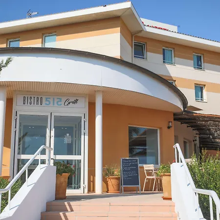 Ibis Hotel 3*