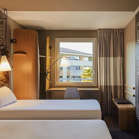 Ibis 3*